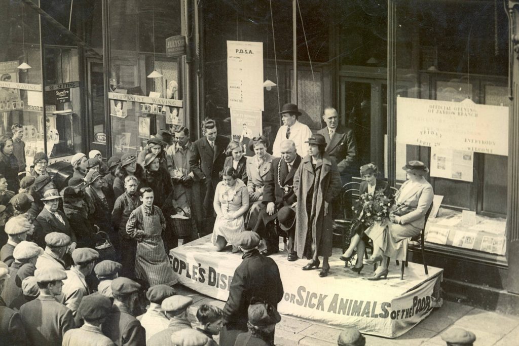 Maria Dickin giving a speech in front of a crowd